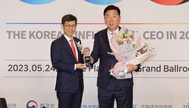 이범석 시장이 TV조선이 주관하는 상을 받았다