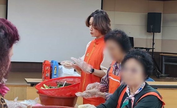 이범석 시장 배우자 정은경 여사 봉사활동 나섰다