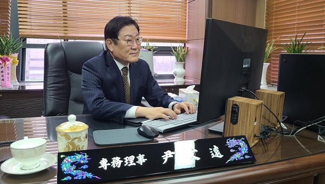 임기연장의 꿈, 윤문원 전무이사만 이루나