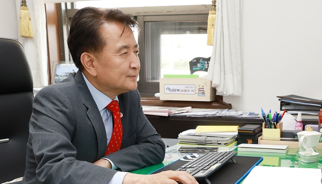 김영환 지사 영등포경찰서에 출석했다