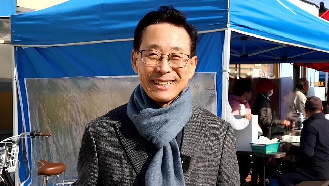 이차영 전 군수가 충북 최초로 군민연금 도입을 공약했다