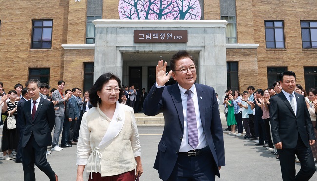 논란의 4년, 김영환 충북지사 퇴임했다