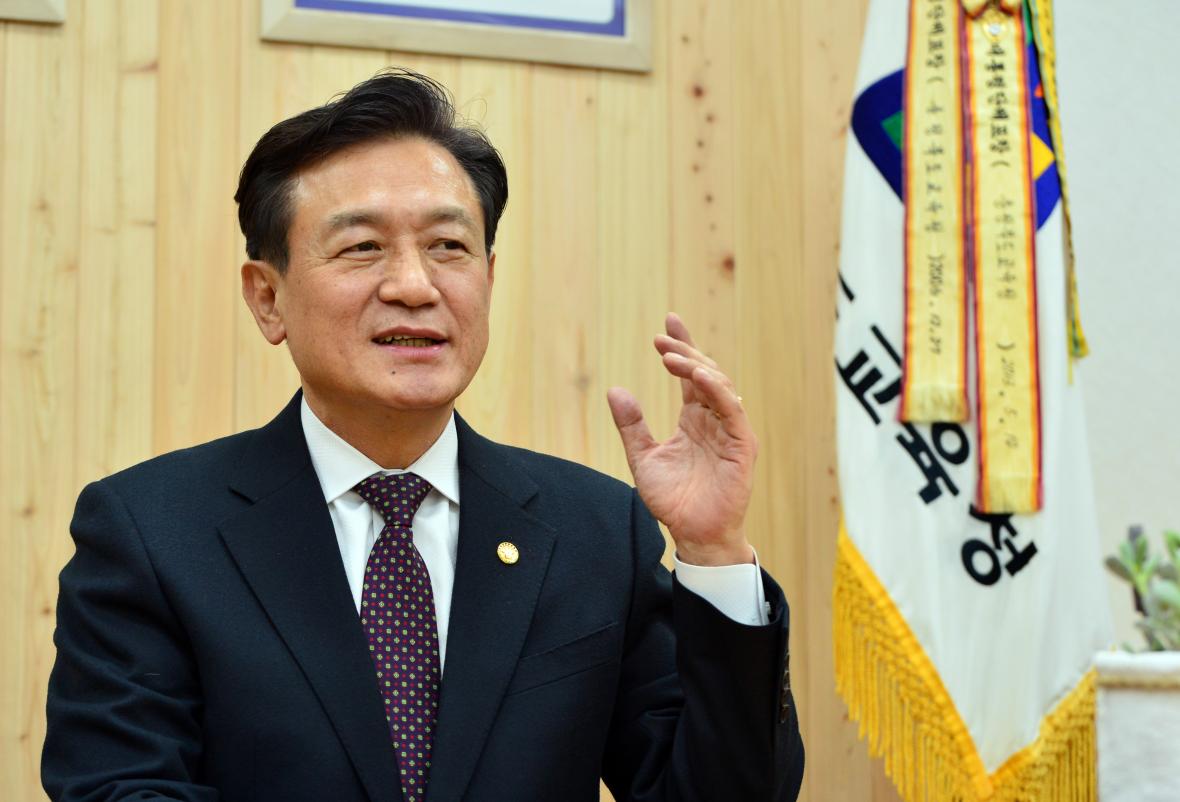 김병우