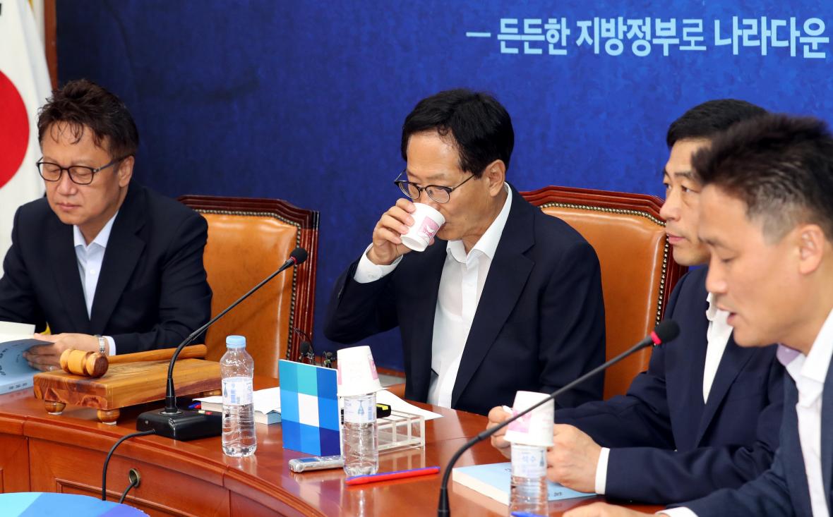 오제세 국회의원(가운데)