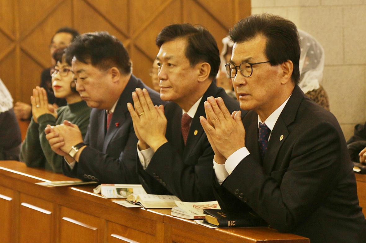 이시종 도지사(오른쪽)