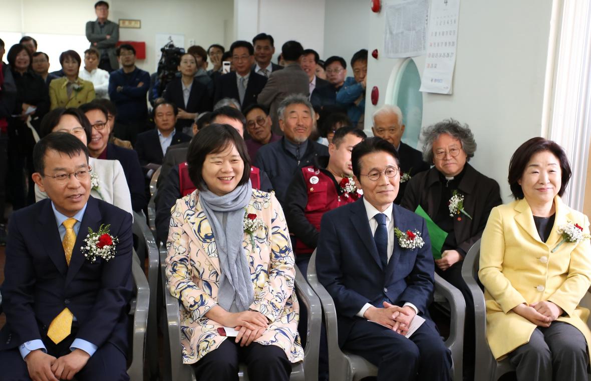 6일 열린 정의당 김종대 의원 사무소 개소식에서 지역 진보인사들과 정의당 국회의원들이 대거 참석해 눈길을 모았다./뉴시스