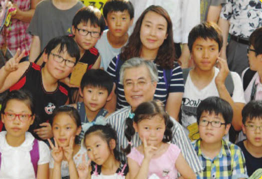 2012년 구룡공원을 찾은 문재인 당시 민주당 대통령 후보./두꺼비마을신문 캡쳐