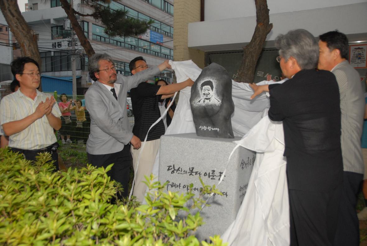 2009년 7월 청주 수동성당에 임시설치되는 모습./뉴시스