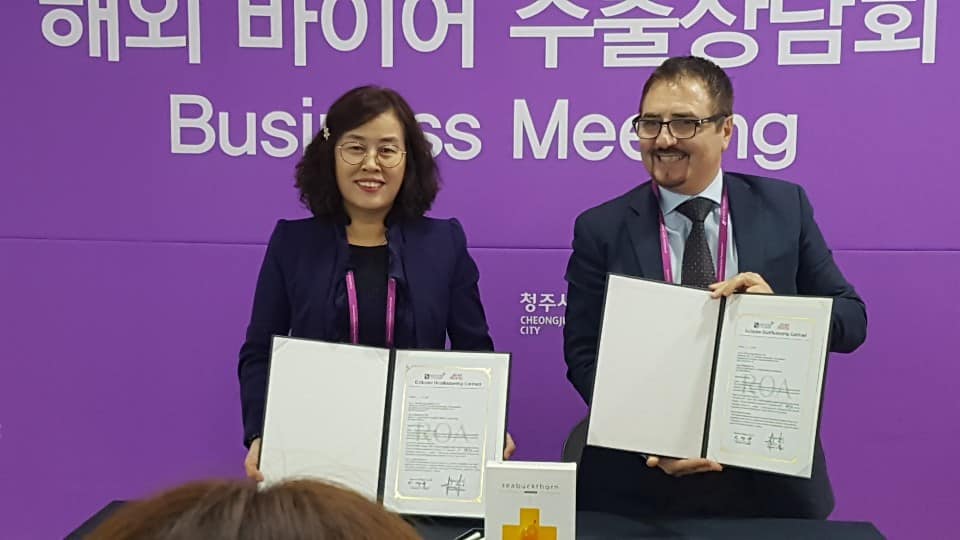 이경숙 뷰티콜라겐 대표(왼쪽)./이경숙 대표 페이스북 캡쳐.